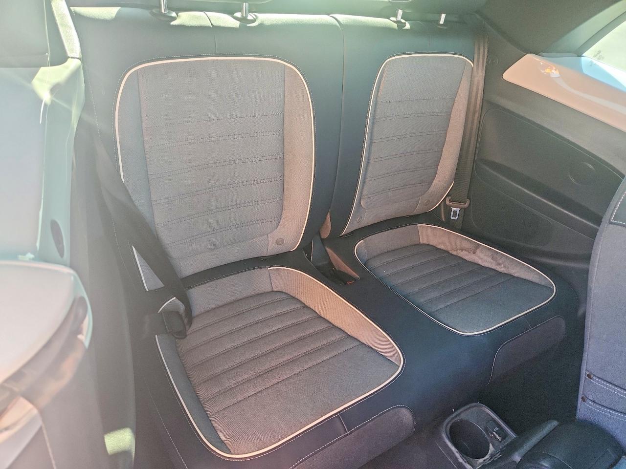 2016 VOLKSWAGEN BEETLE S photo 28