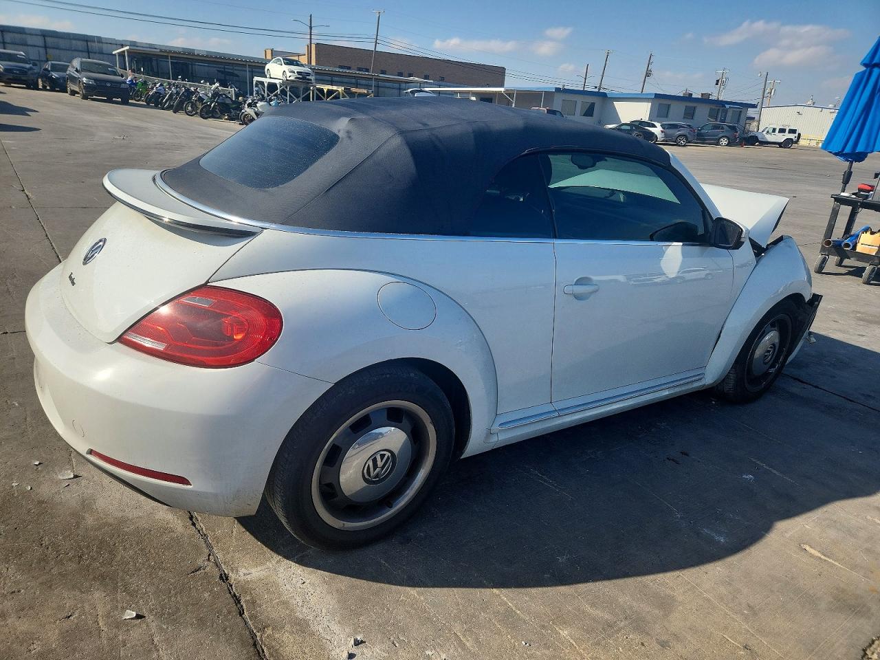 2016 VOLKSWAGEN BEETLE S photo 7