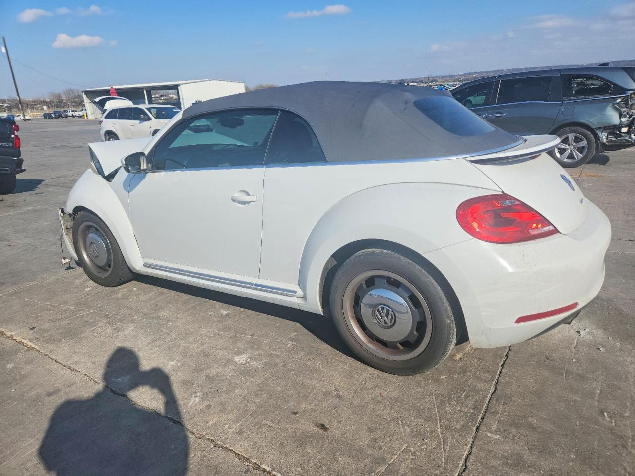 2016 VOLKSWAGEN BEETLE S photo 4