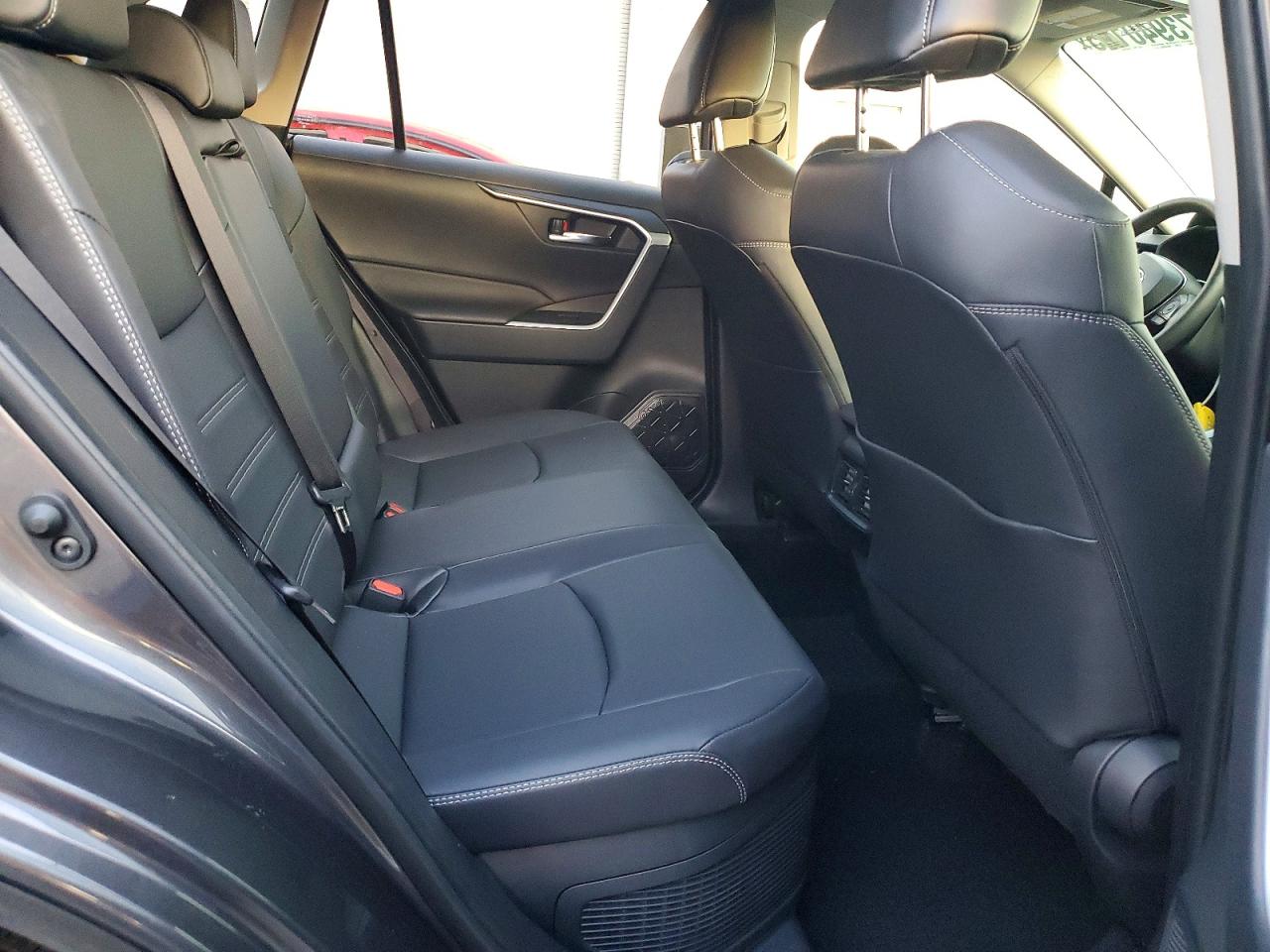 2025 TOYOTA RAV4 XLE PREMIUM photo 10