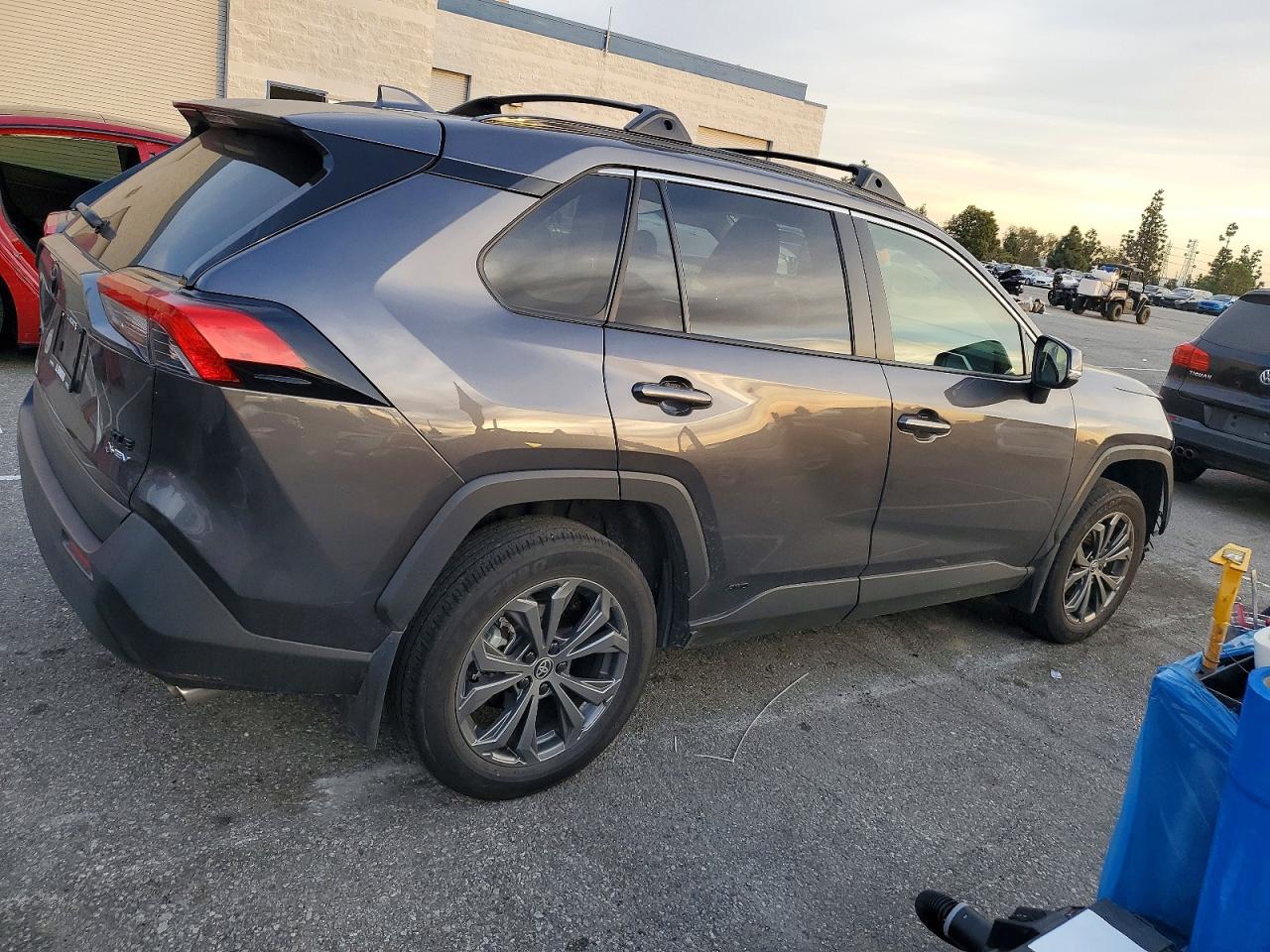 2025 TOYOTA RAV4 XLE PREMIUM photo 3