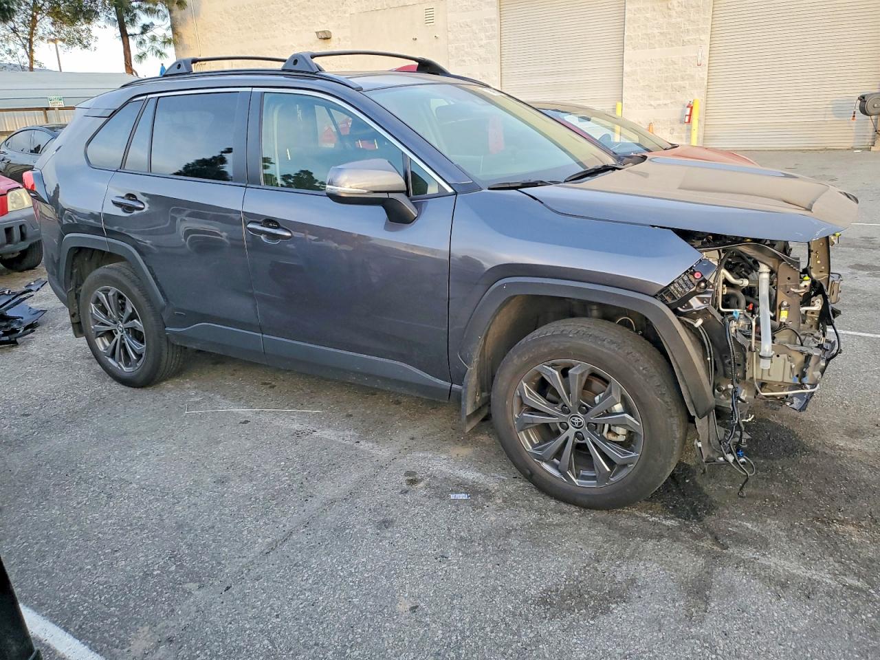 2025 TOYOTA RAV4 XLE PREMIUM photo 4