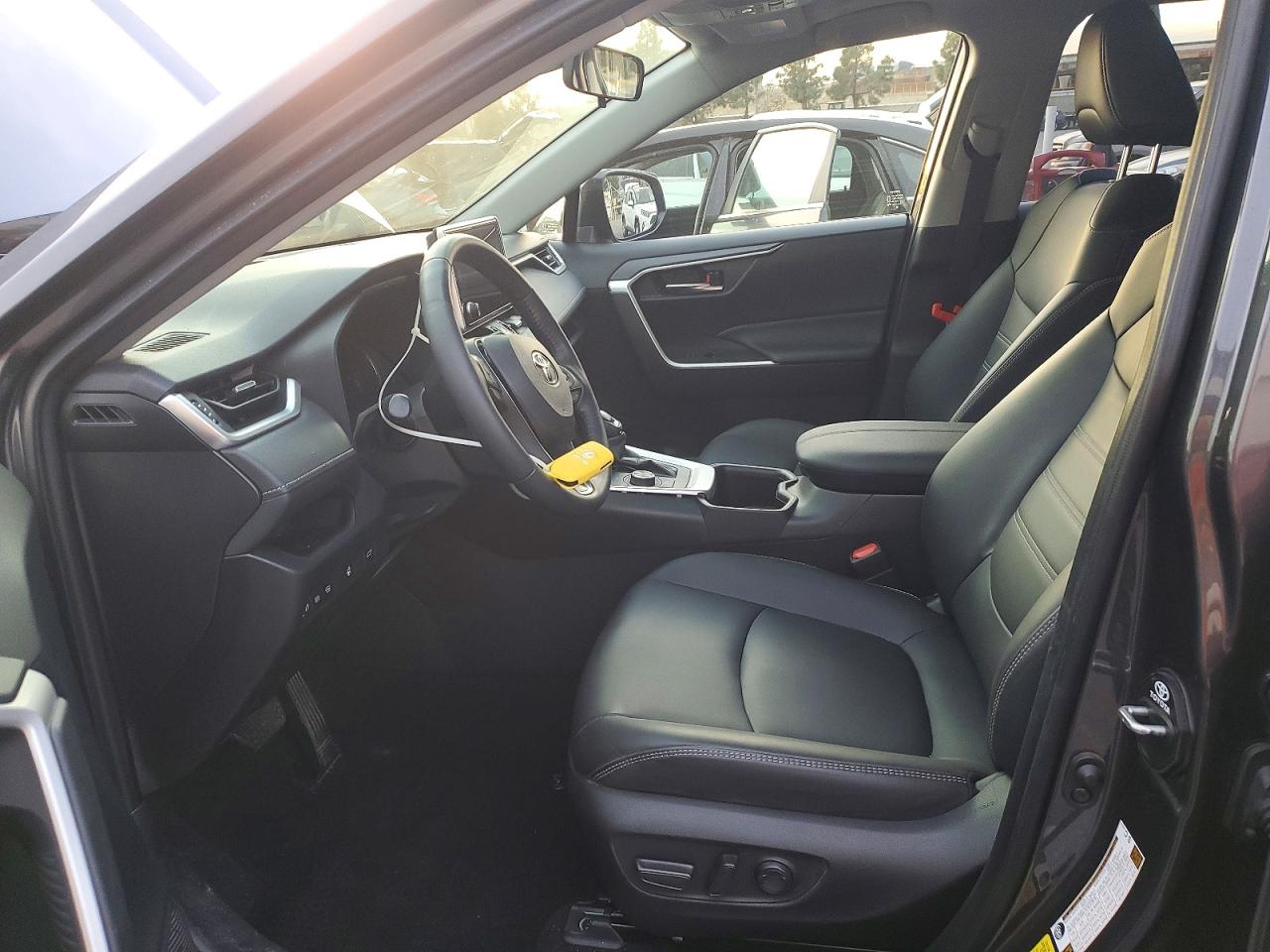 2025 TOYOTA RAV4 XLE PREMIUM photo 7