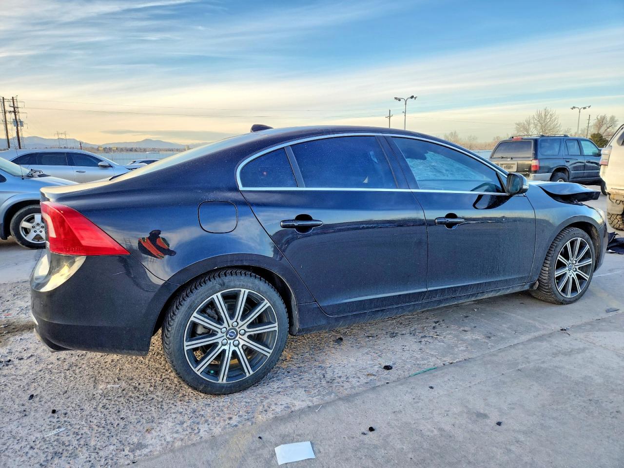2016 VOLVO S60 PREMIER photo 3