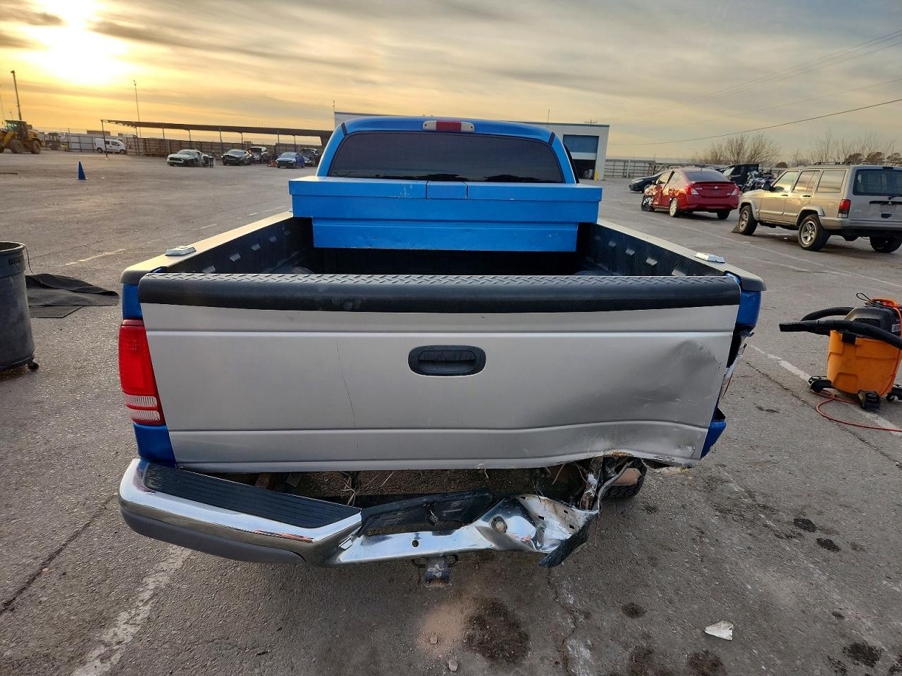 2000 DODGE DAKOTA photo 11