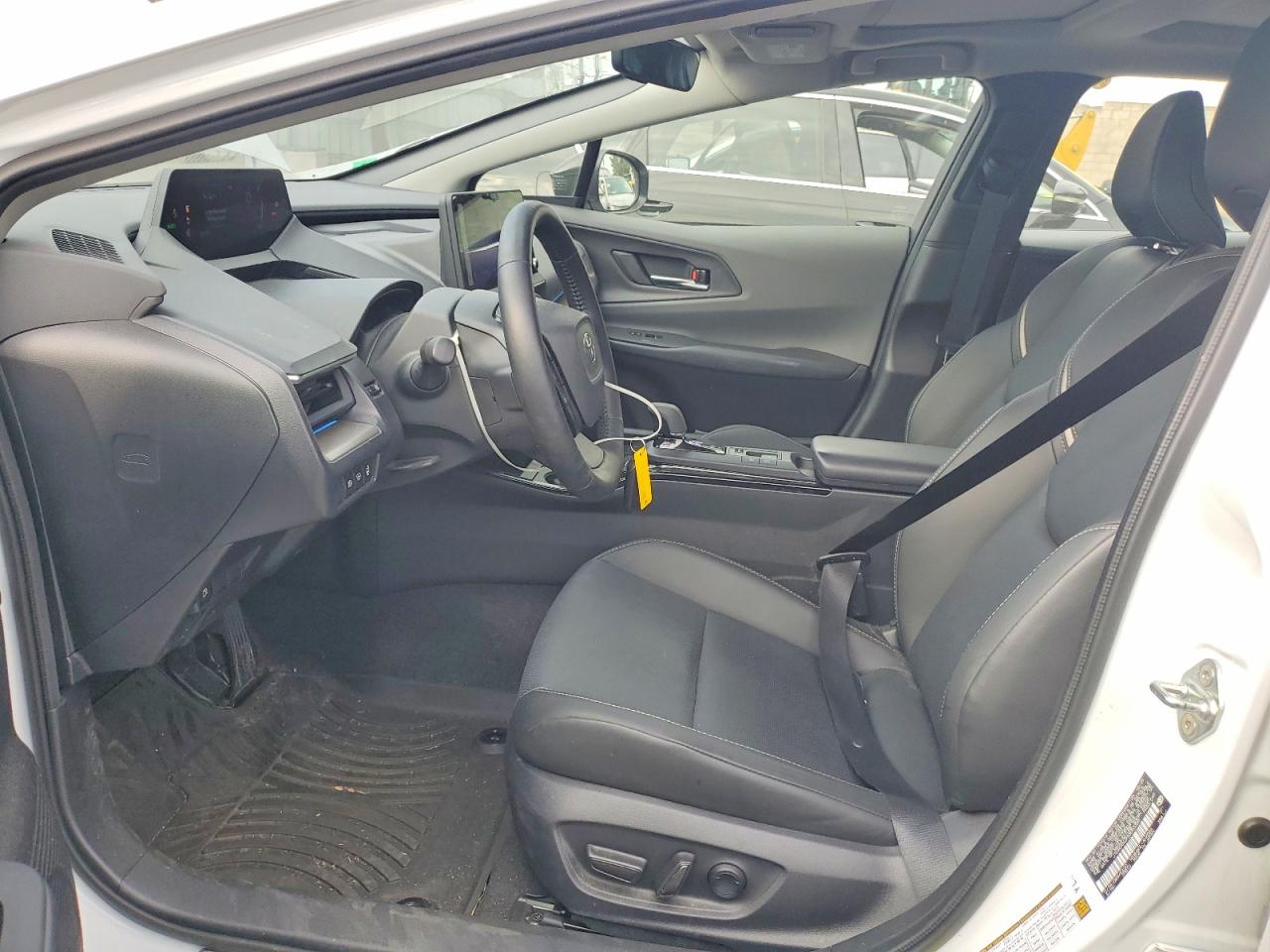 2025 TOYOTA PRIUS LE photo 7