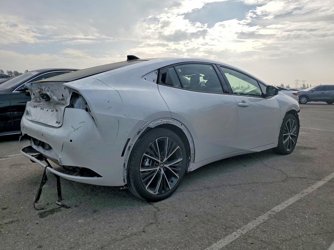 2025 TOYOTA PRIUS LE photo 3