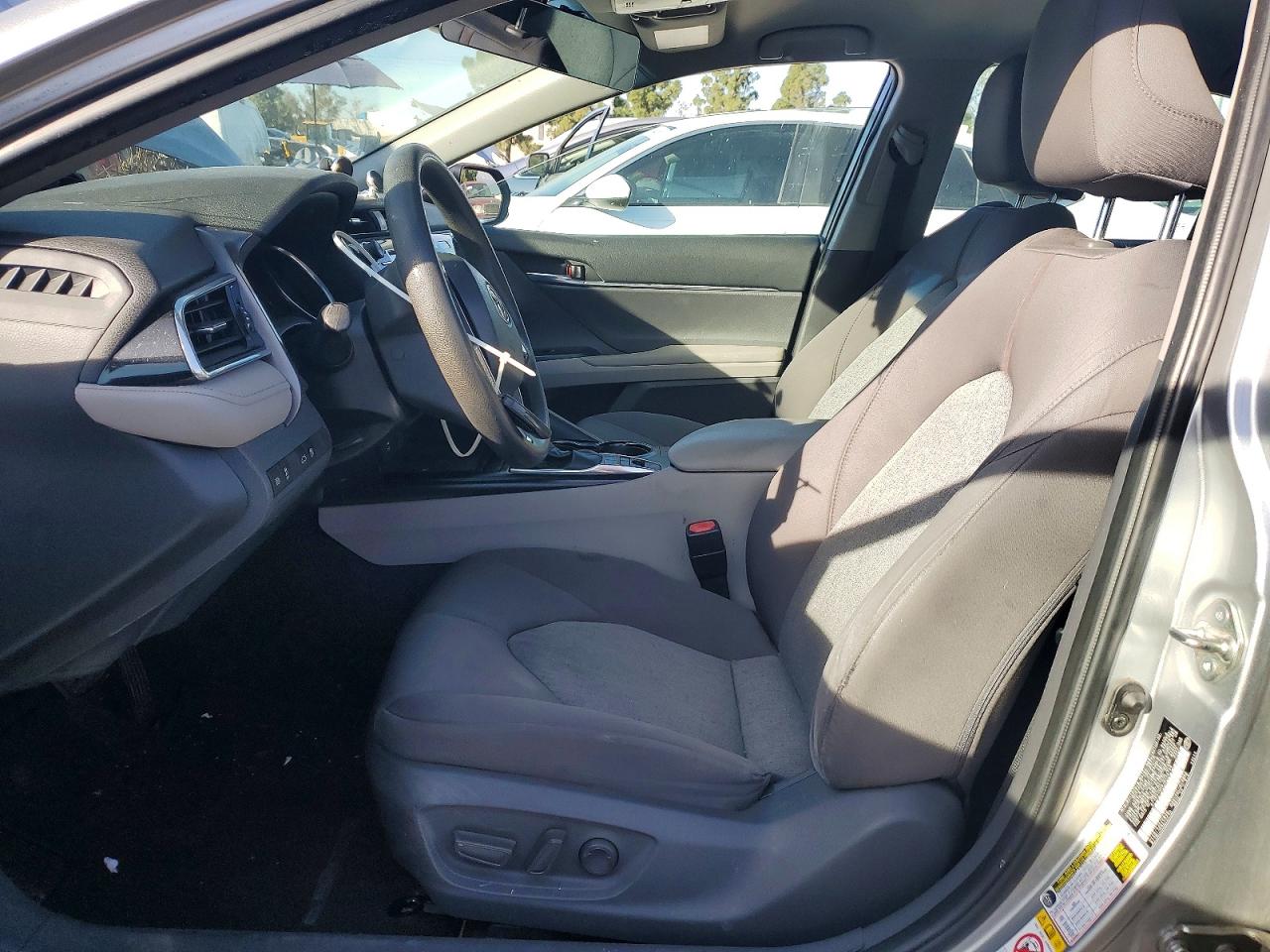 2018 TOYOTA CAMRY LE photo 7