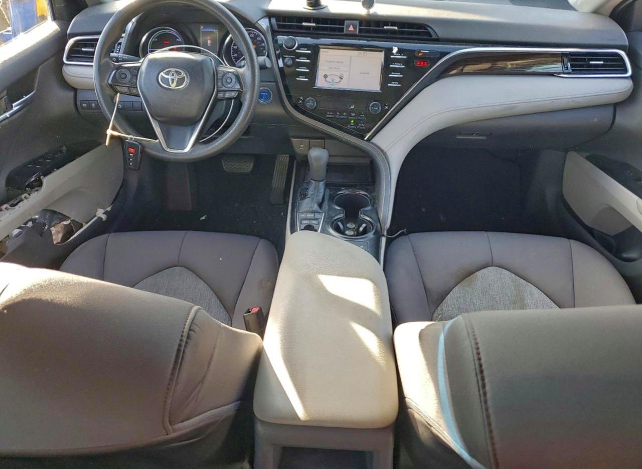 2018 TOYOTA CAMRY LE photo 8