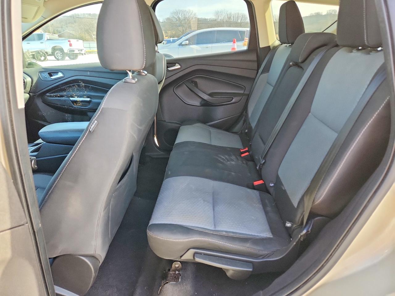 2017 FORD ESCAPE SE photo 31