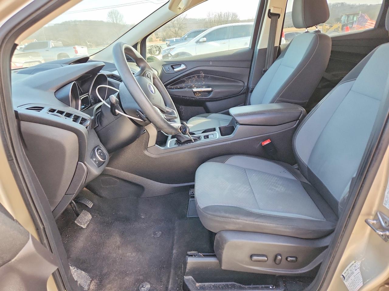 2017 FORD ESCAPE SE photo 19