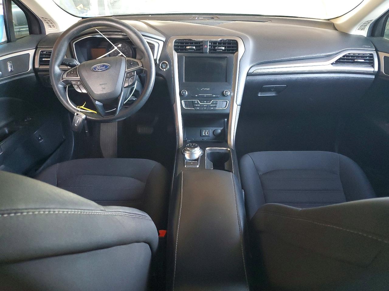 2019 FORD FUSION SE photo 8