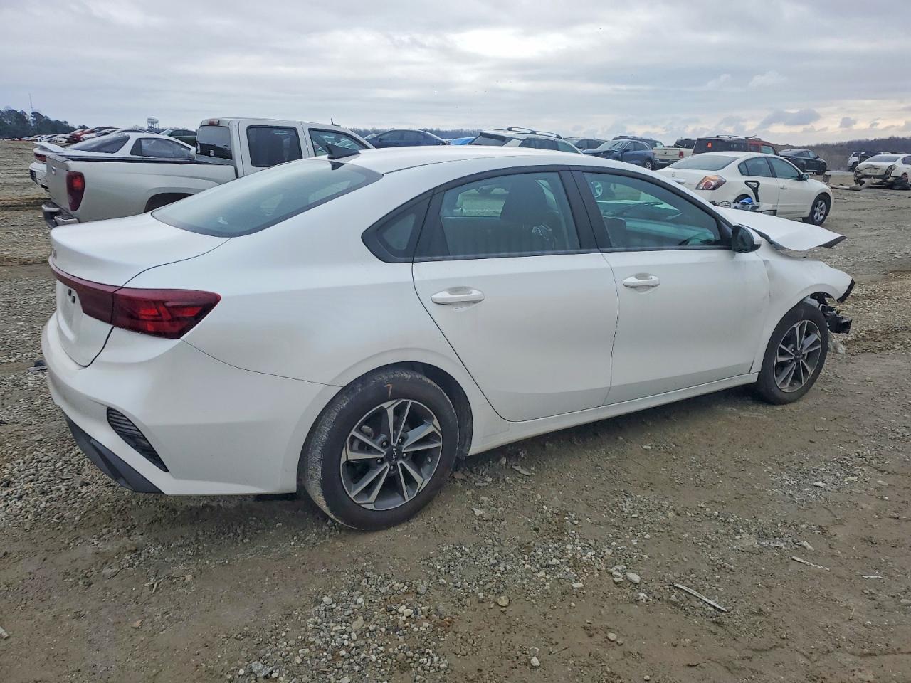 2024 KIA FORTE LX photo 7