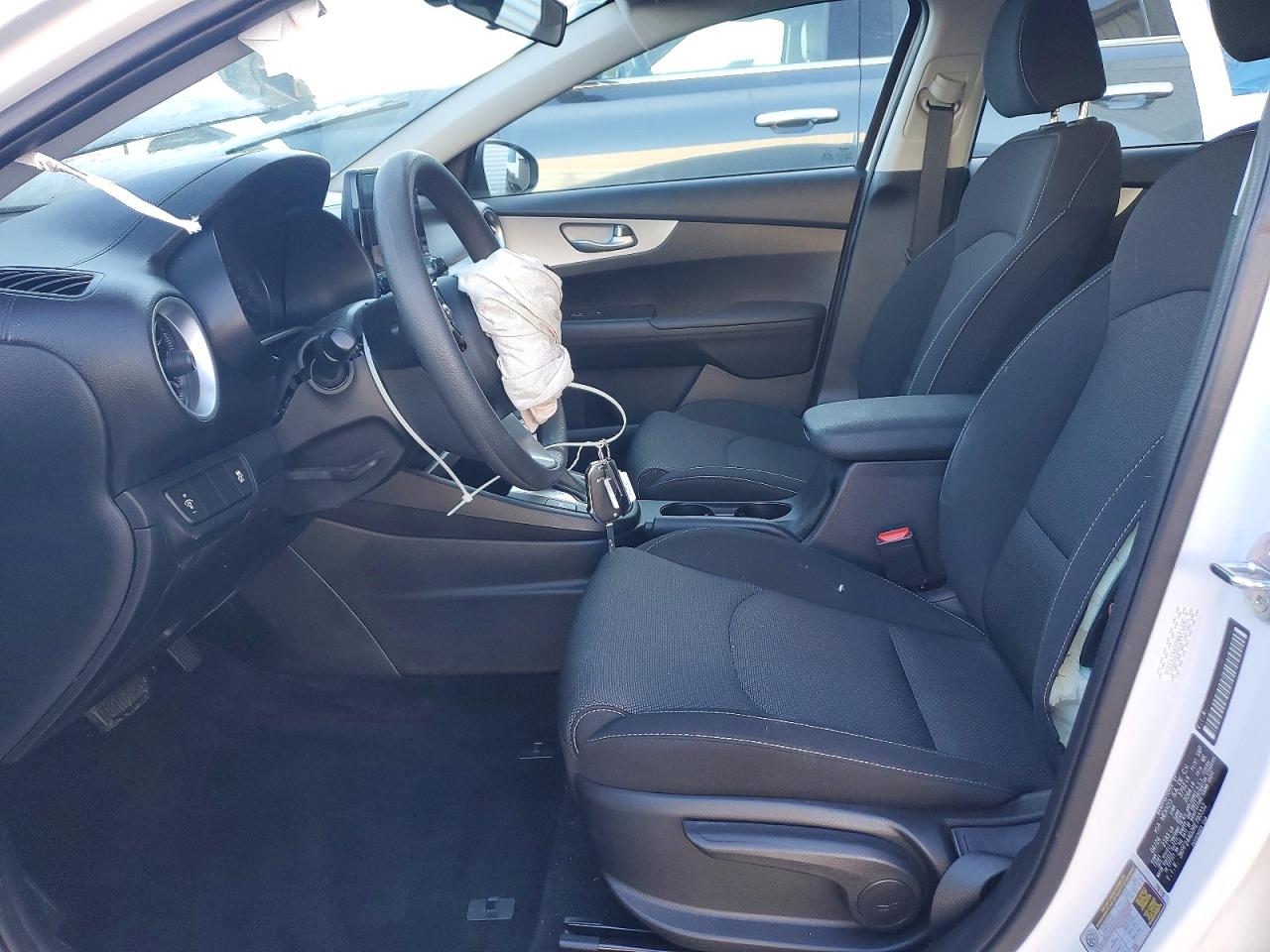 2024 KIA FORTE LX photo 19