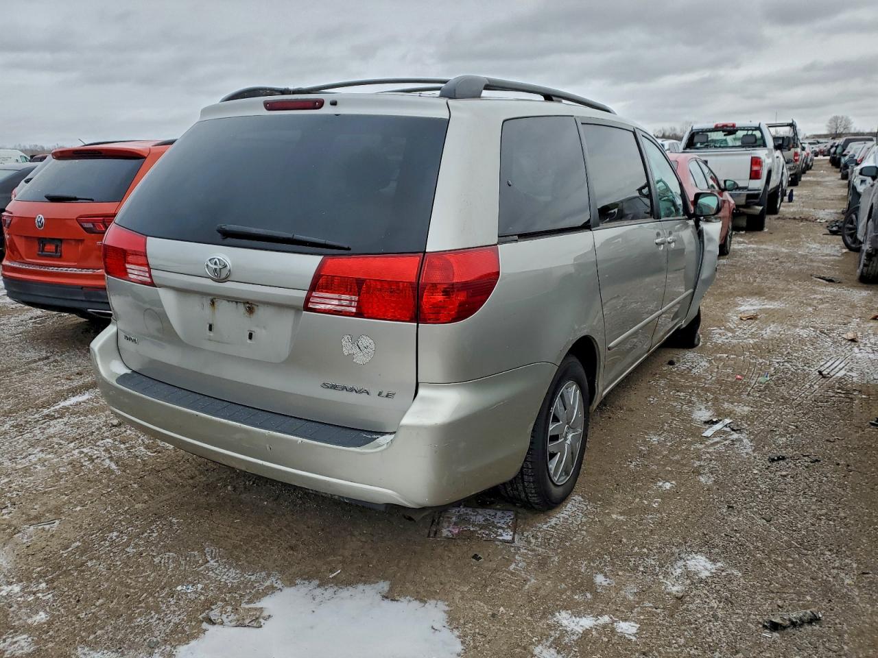 2004 TOYOTA SIENNA photo 3