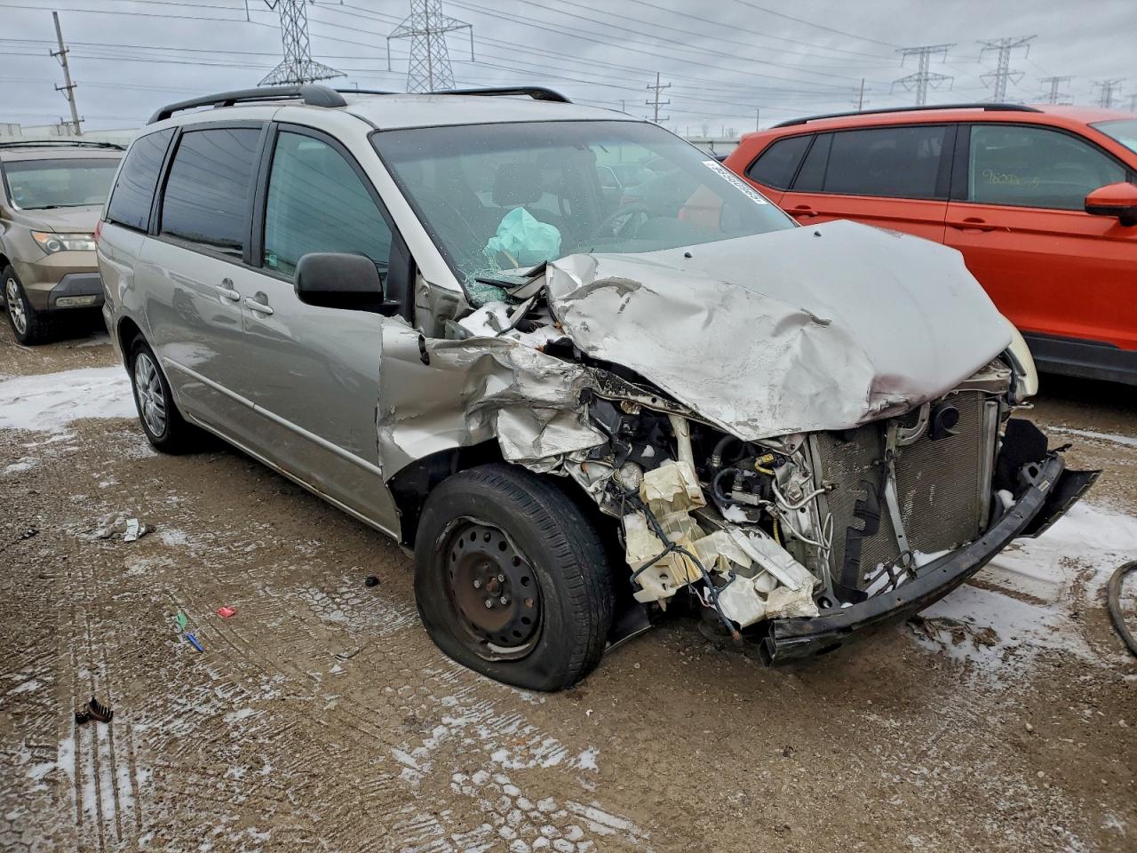 2004 TOYOTA SIENNA photo 4