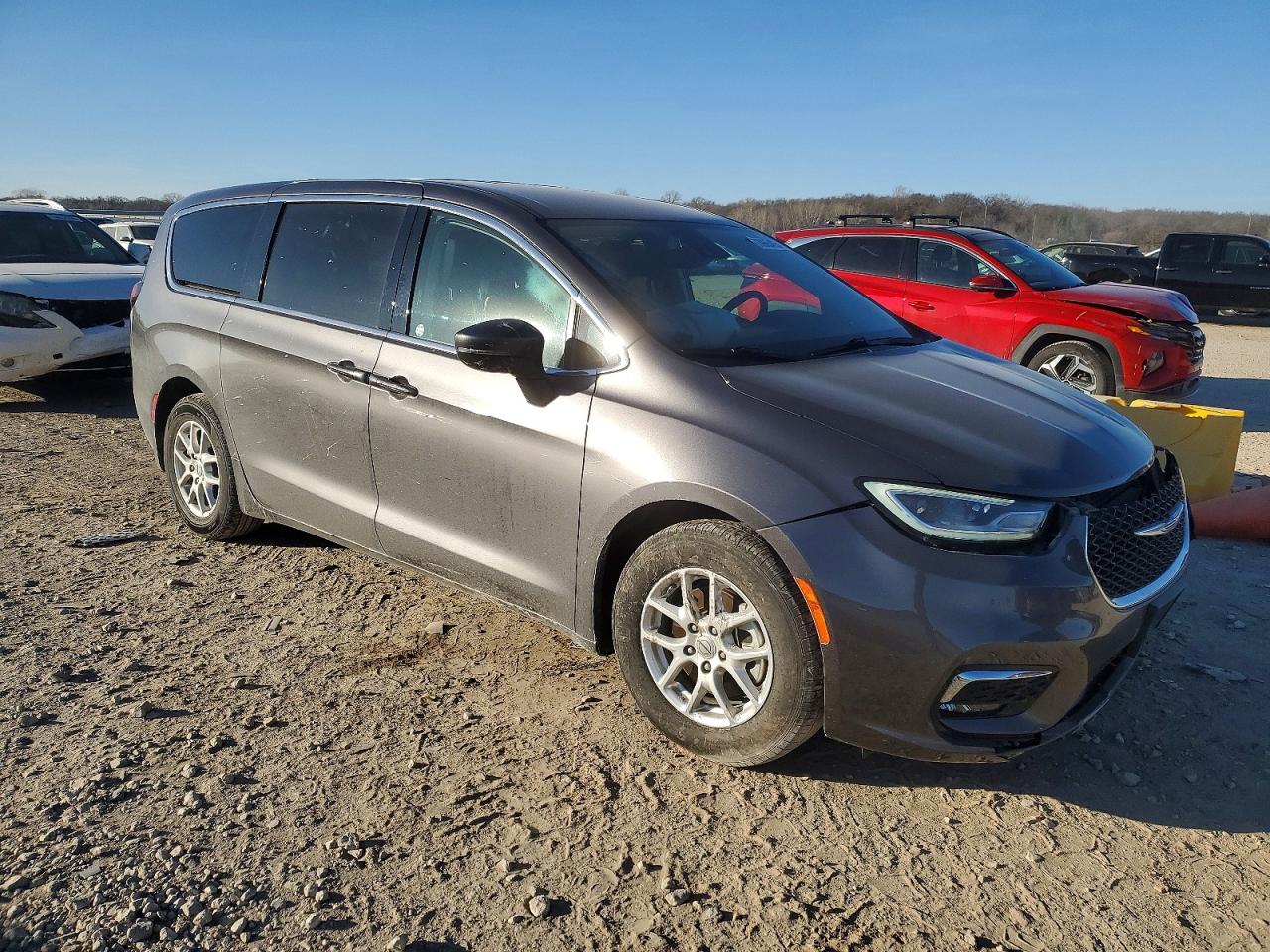 2023 CHRYSLER PACIFICA TOURING L photo 4