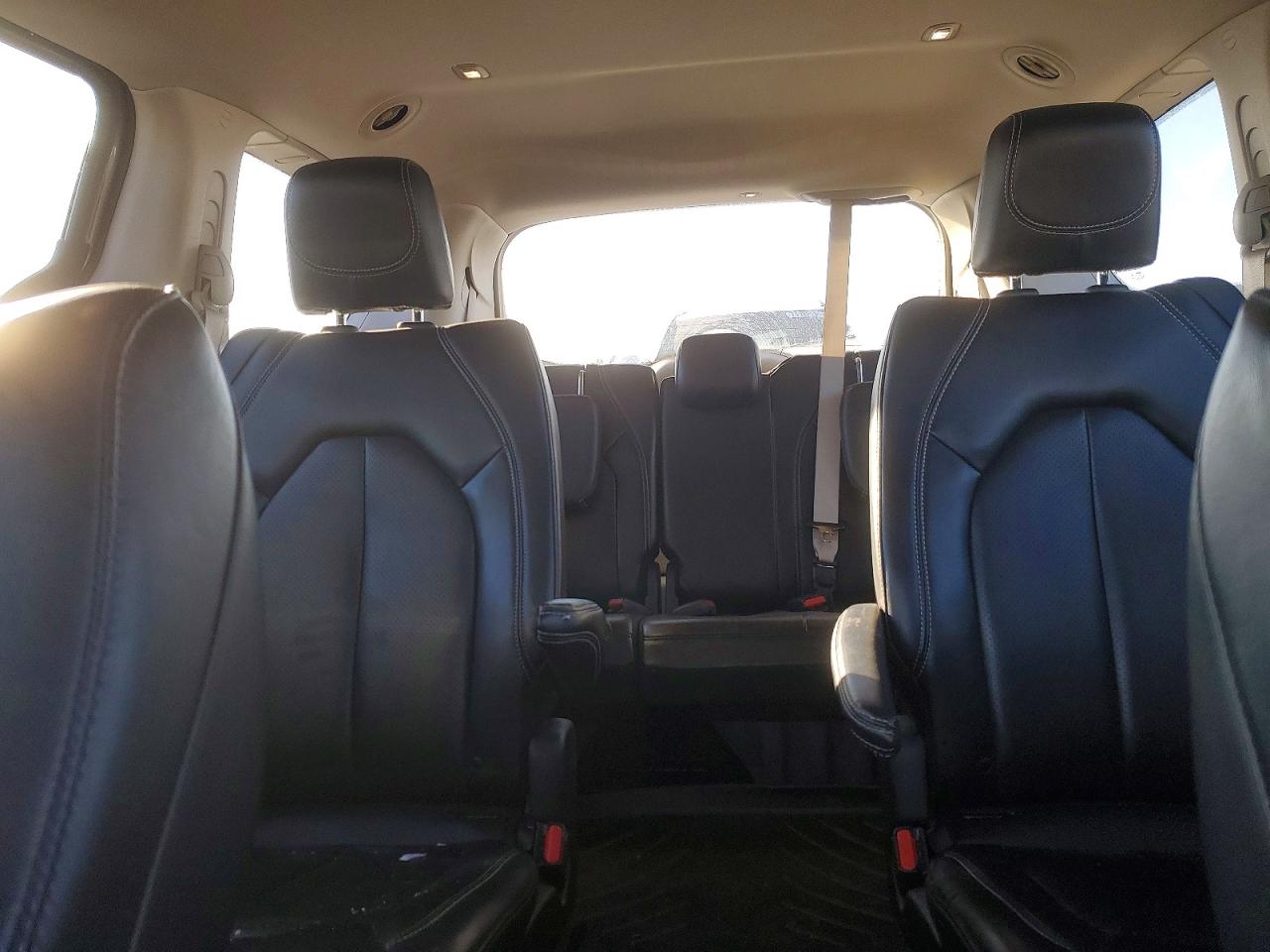 2023 CHRYSLER PACIFICA TOURING L photo 10