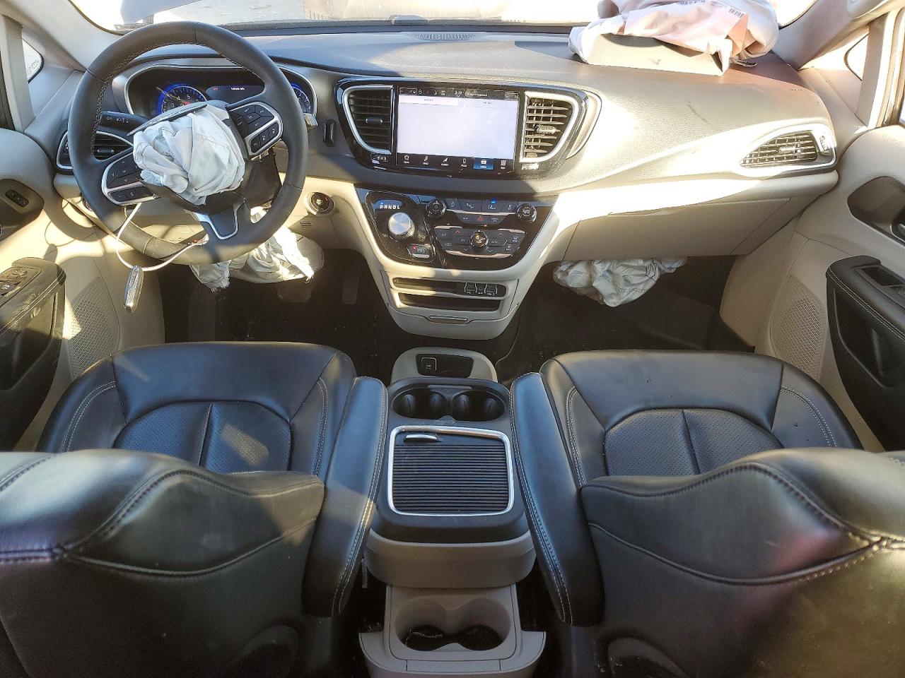 2023 CHRYSLER PACIFICA TOURING L photo 8