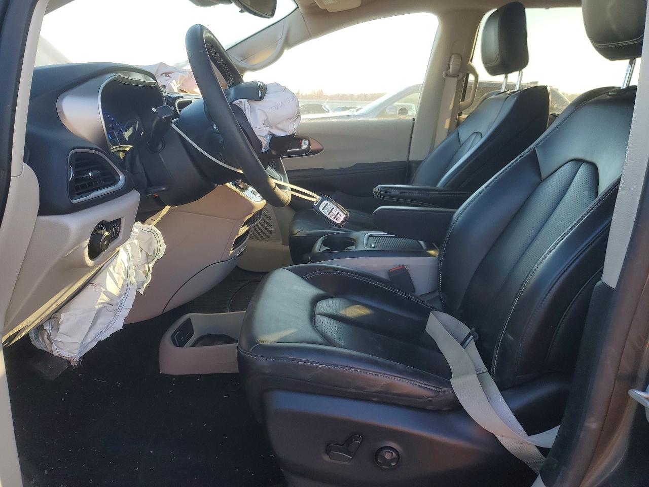 2023 CHRYSLER PACIFICA TOURING L photo 7