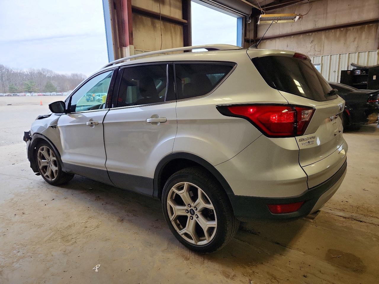 2019 FORD ESCAPE TITANIUM photo 2