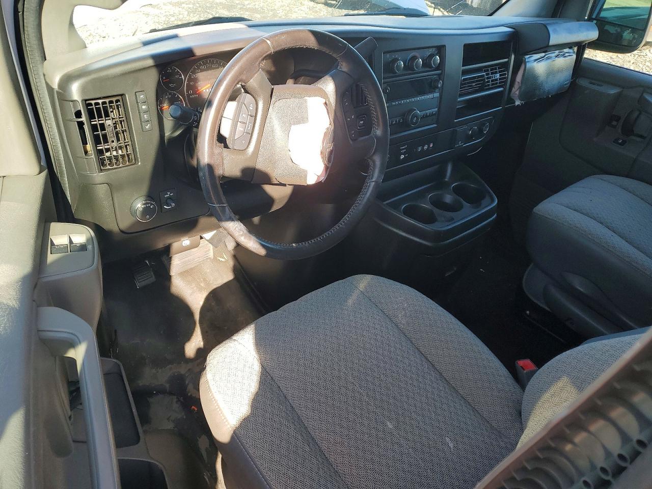 2020 GMC SAVANA G2500 photo 22