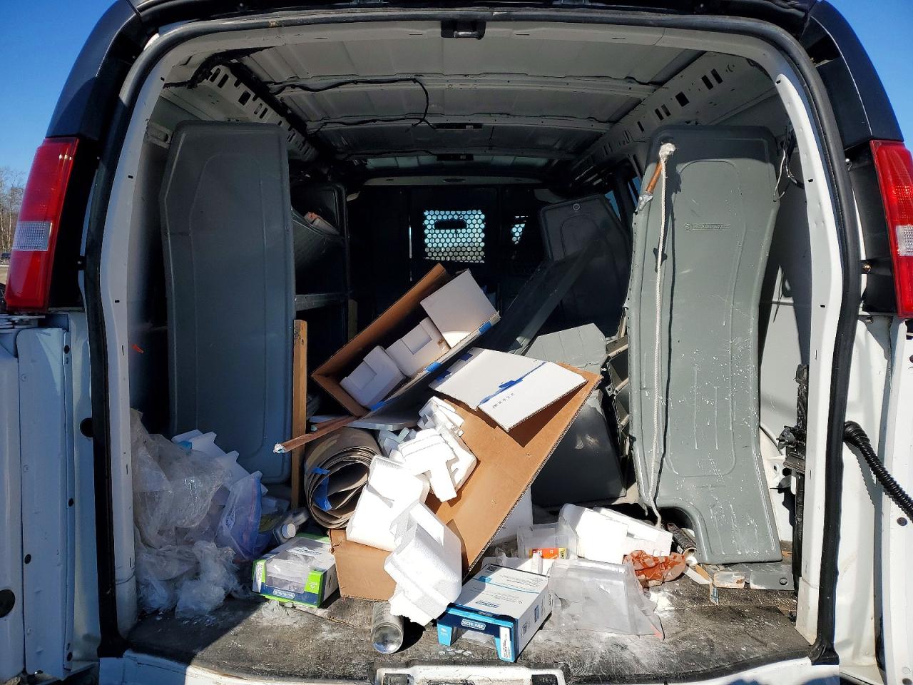 2020 GMC SAVANA G2500 photo 28