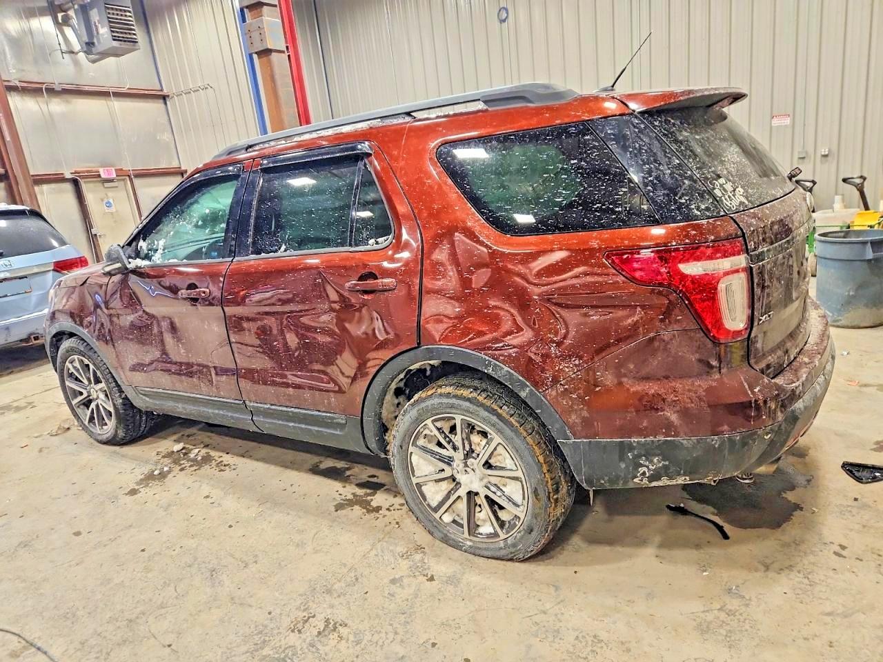 2015 FORD EXPLORER XLT photo 3