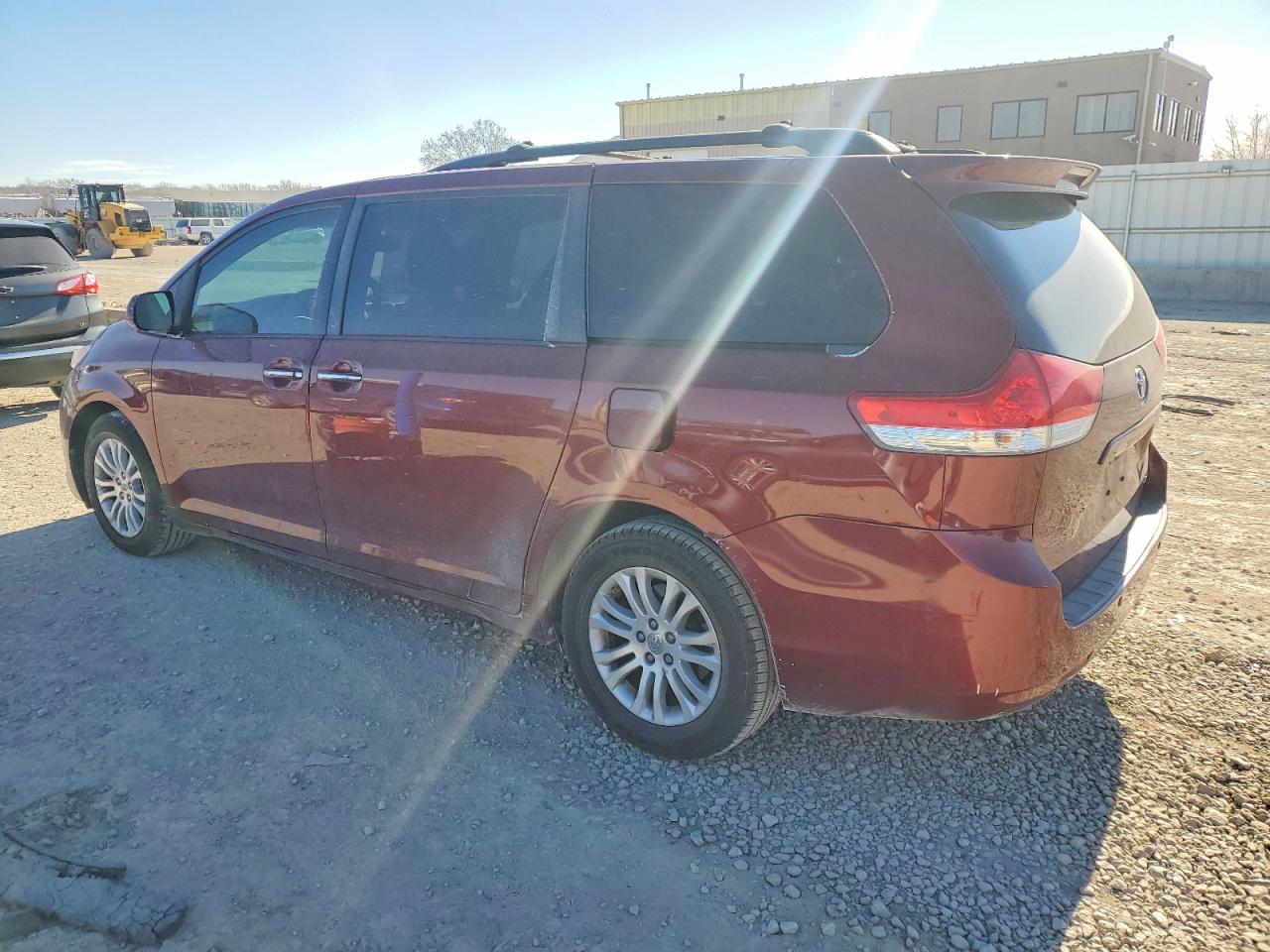 2013 TOYOTA SIENNA BASE 7-PASSENGER photo 2