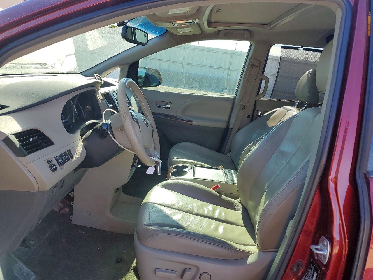 2013 TOYOTA SIENNA BASE 7-PASSENGER photo 7