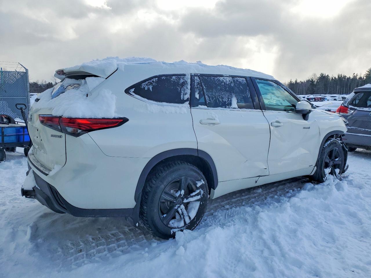 2021 TOYOTA HIGHLANDER HYBRID XLE photo 3