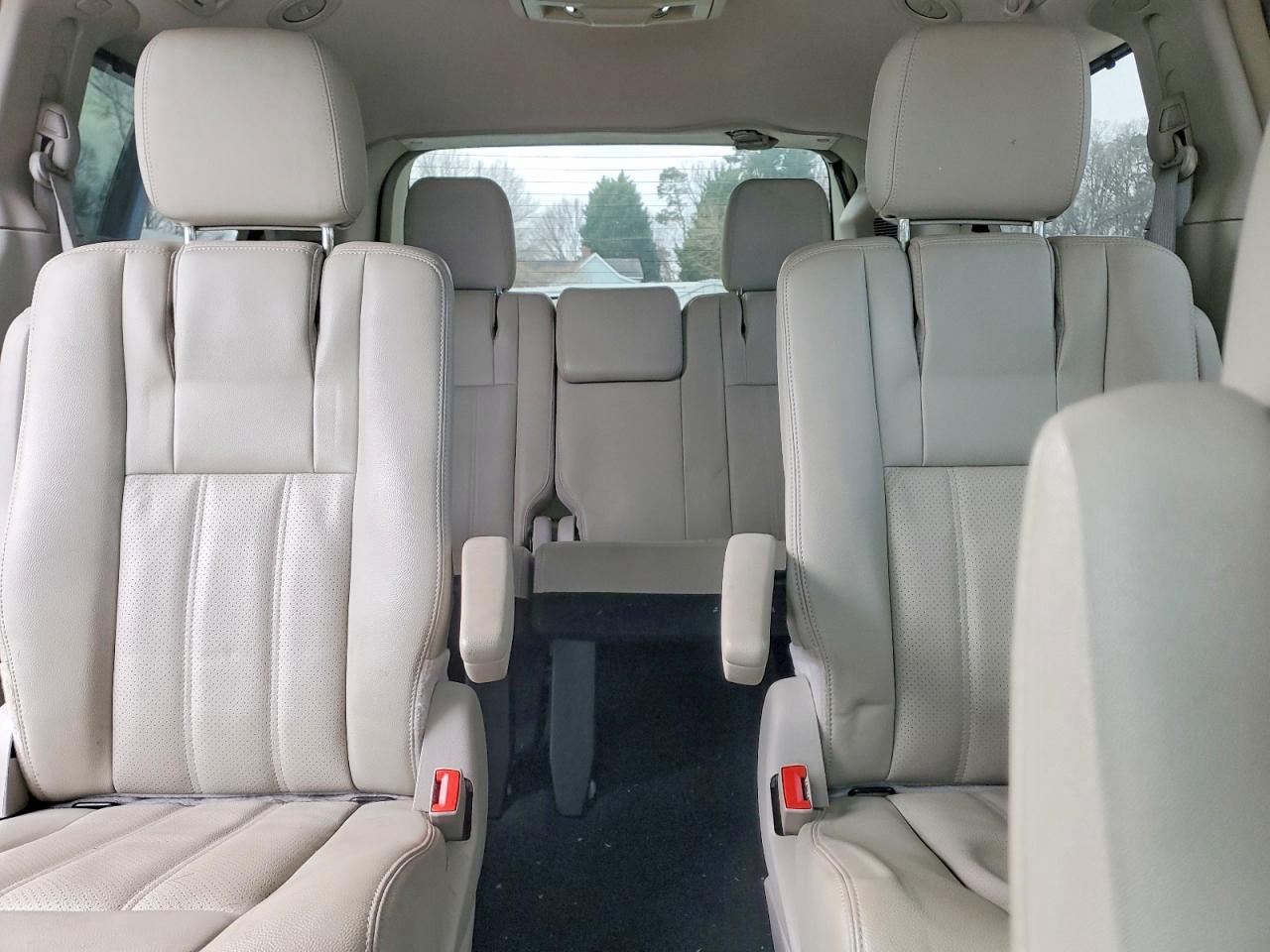 2013 CHRYSLER TOWN & COUNTRY TOURING L photo 10