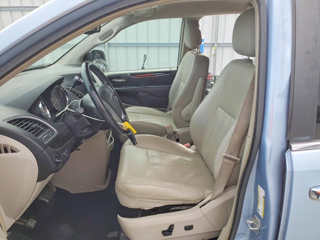 2013 CHRYSLER TOWN & COUNTRY TOURING L photo 7