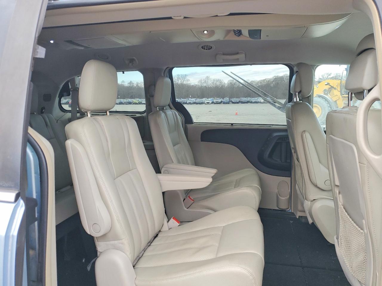2013 CHRYSLER TOWN & COUNTRY TOURING L photo 11