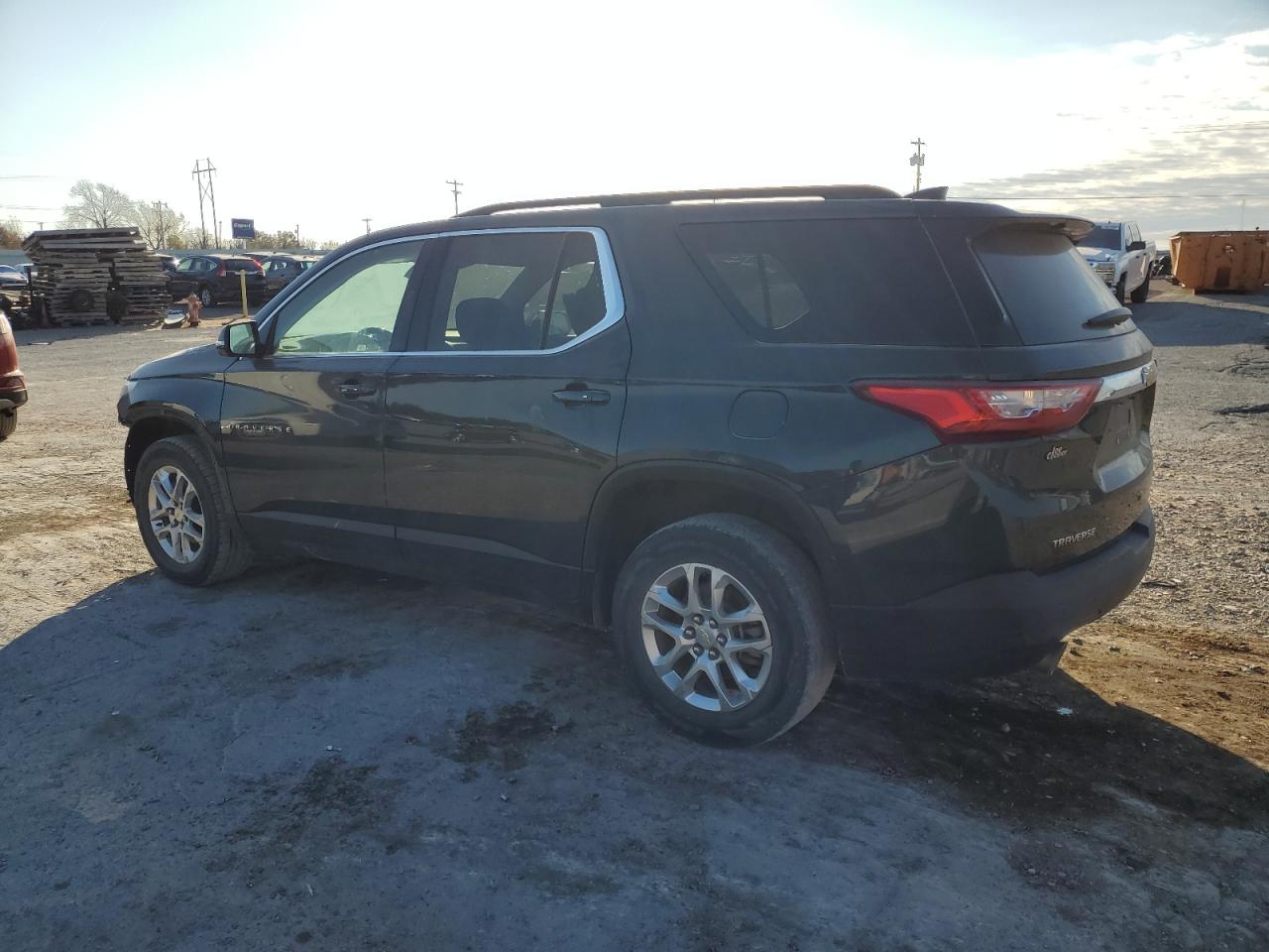 2020 CHEVROLET TRAVERSE LT photo 3