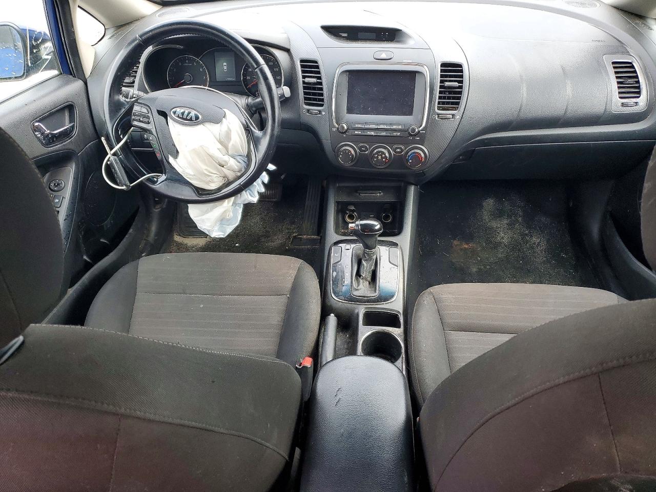 2017 KIA FORTE LX photo 8
