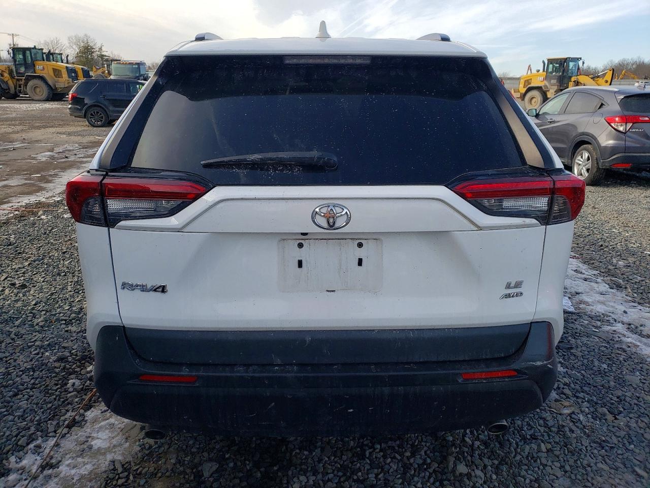 2019 TOYOTA RAV4 LE photo 6