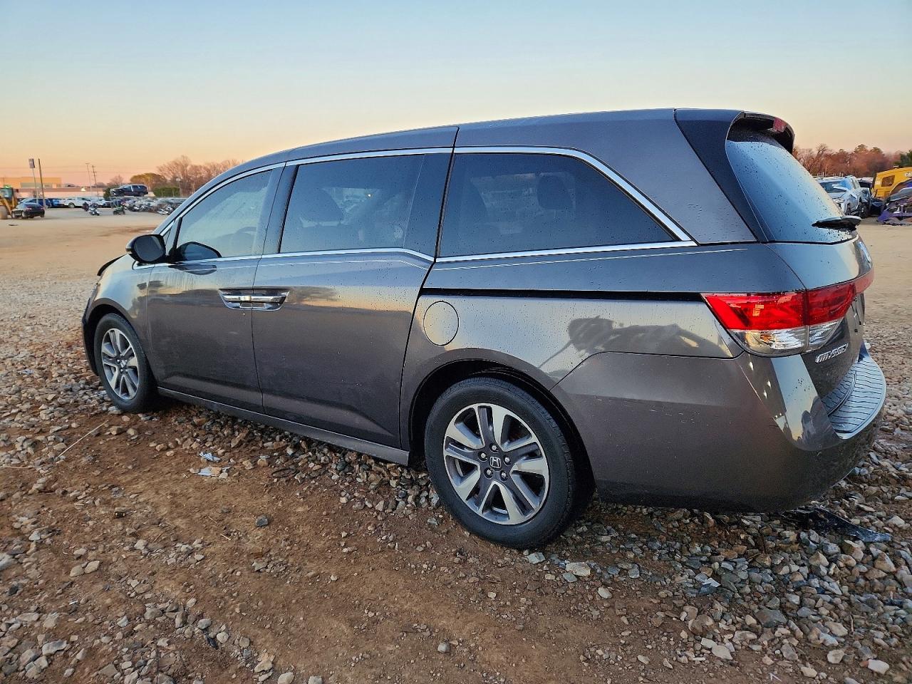 2016 HONDA ODYSSEY TOURING photo 4