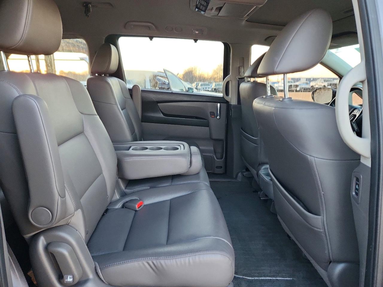 2016 HONDA ODYSSEY TOURING photo 31