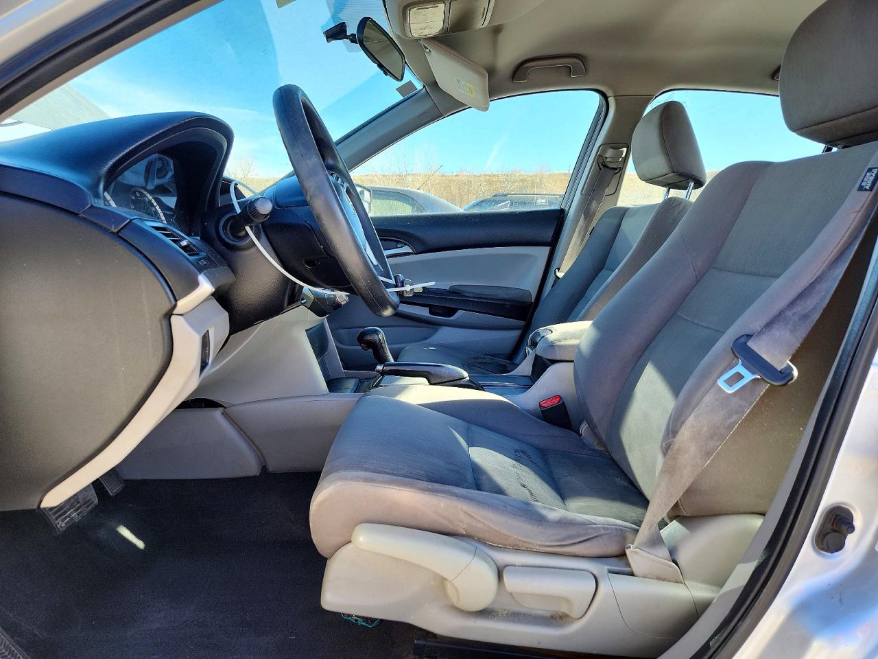 2012 HONDA ACCORD LX photo 25
