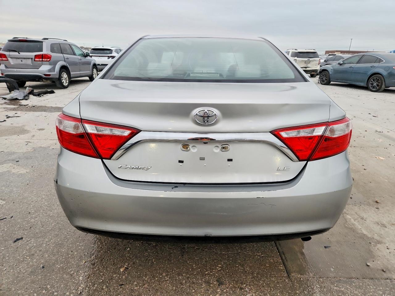 2016 TOYOTA CAMRY LE photo 11