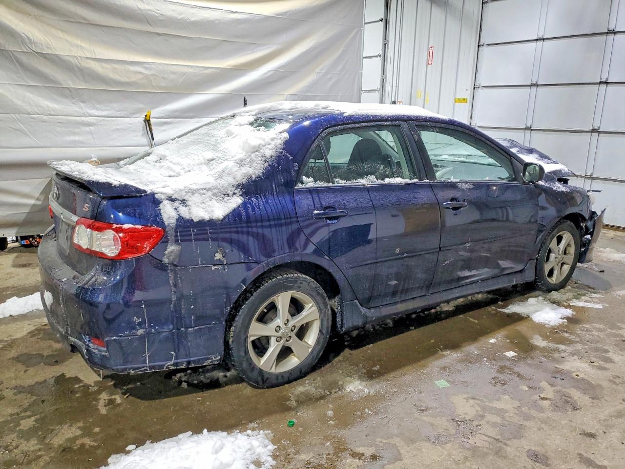 2012 TOYOTA COROLLA photo 3