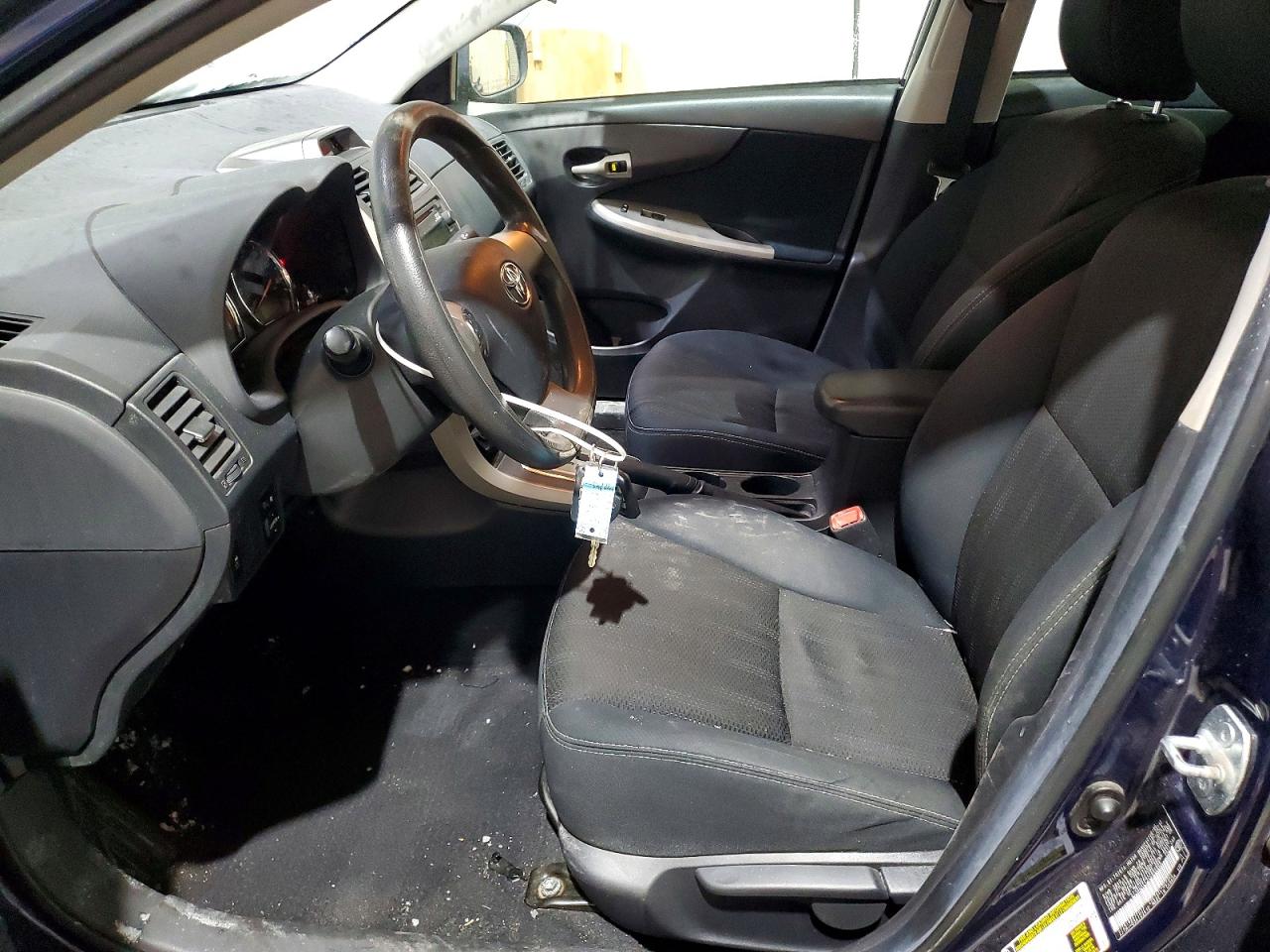 2012 TOYOTA COROLLA photo 7