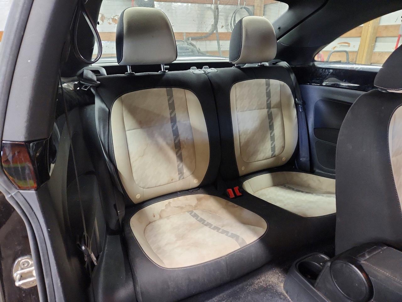 2018 VOLKSWAGEN BEETLE S photo 19