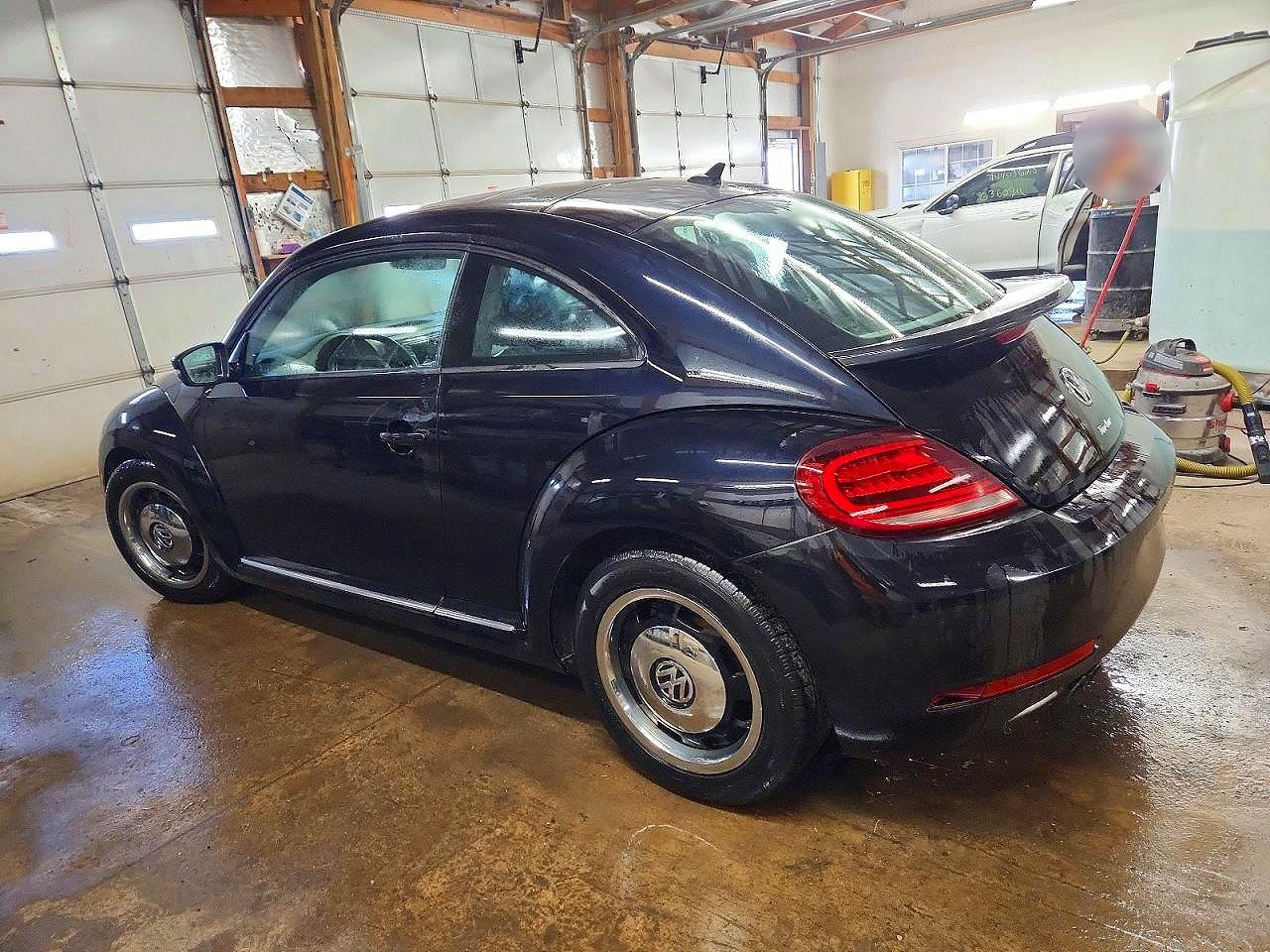 2018 VOLKSWAGEN BEETLE S photo 3