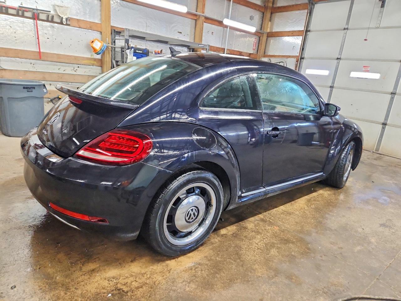 2018 VOLKSWAGEN BEETLE S photo 5