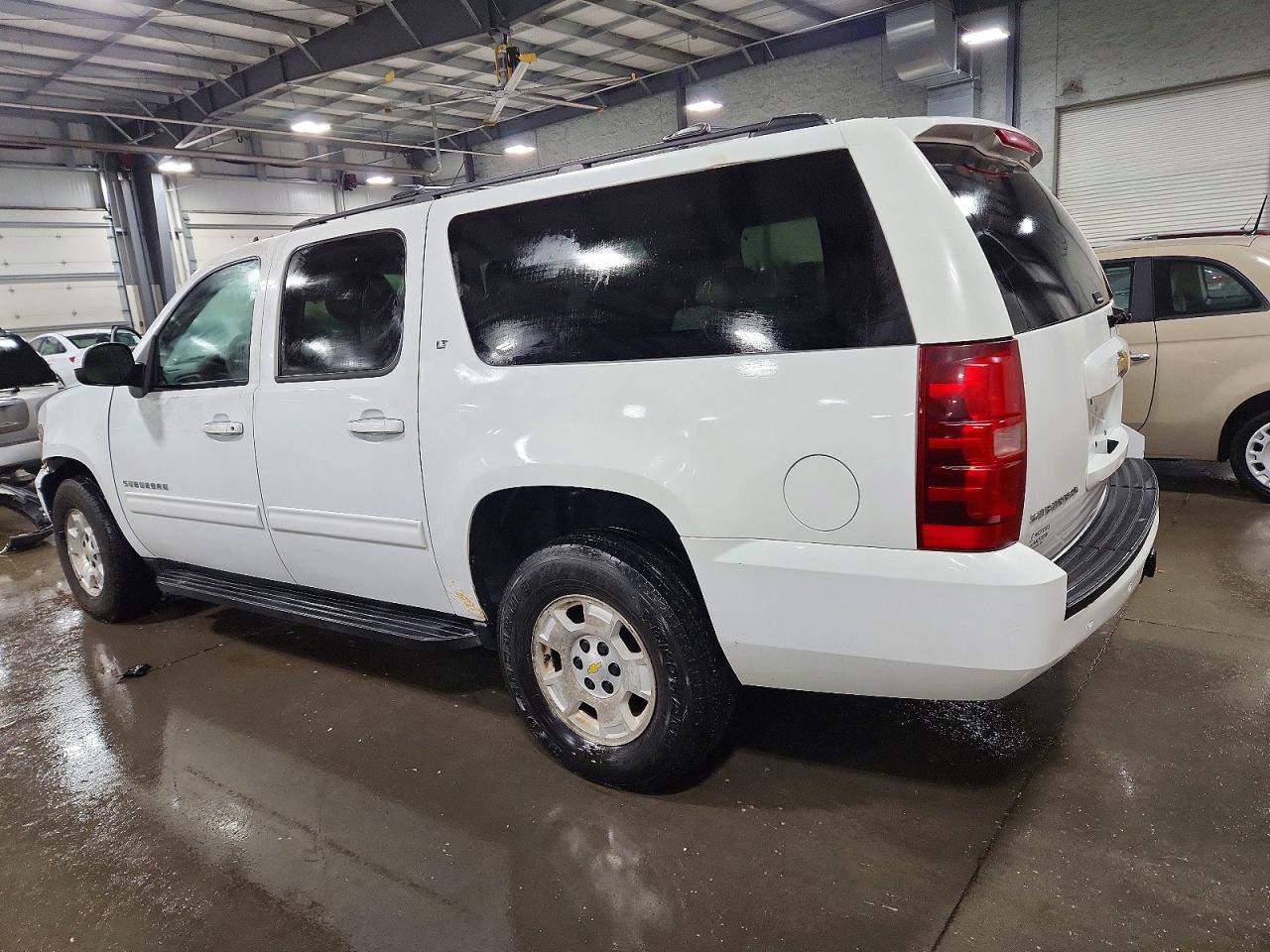 2011 CHEVROLET SUBURBAN K1500 LT photo 4