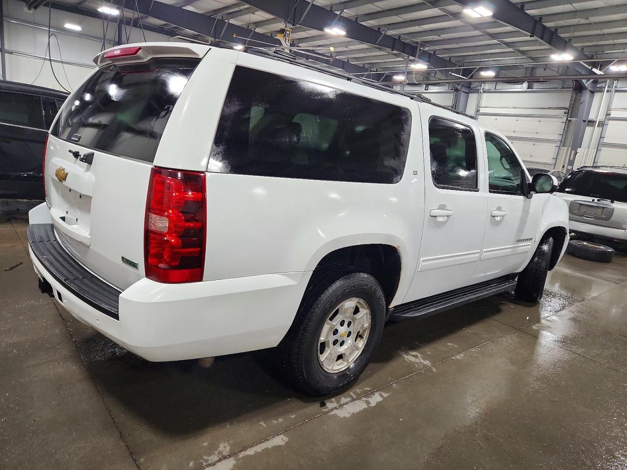 2011 CHEVROLET SUBURBAN K1500 LT photo 7