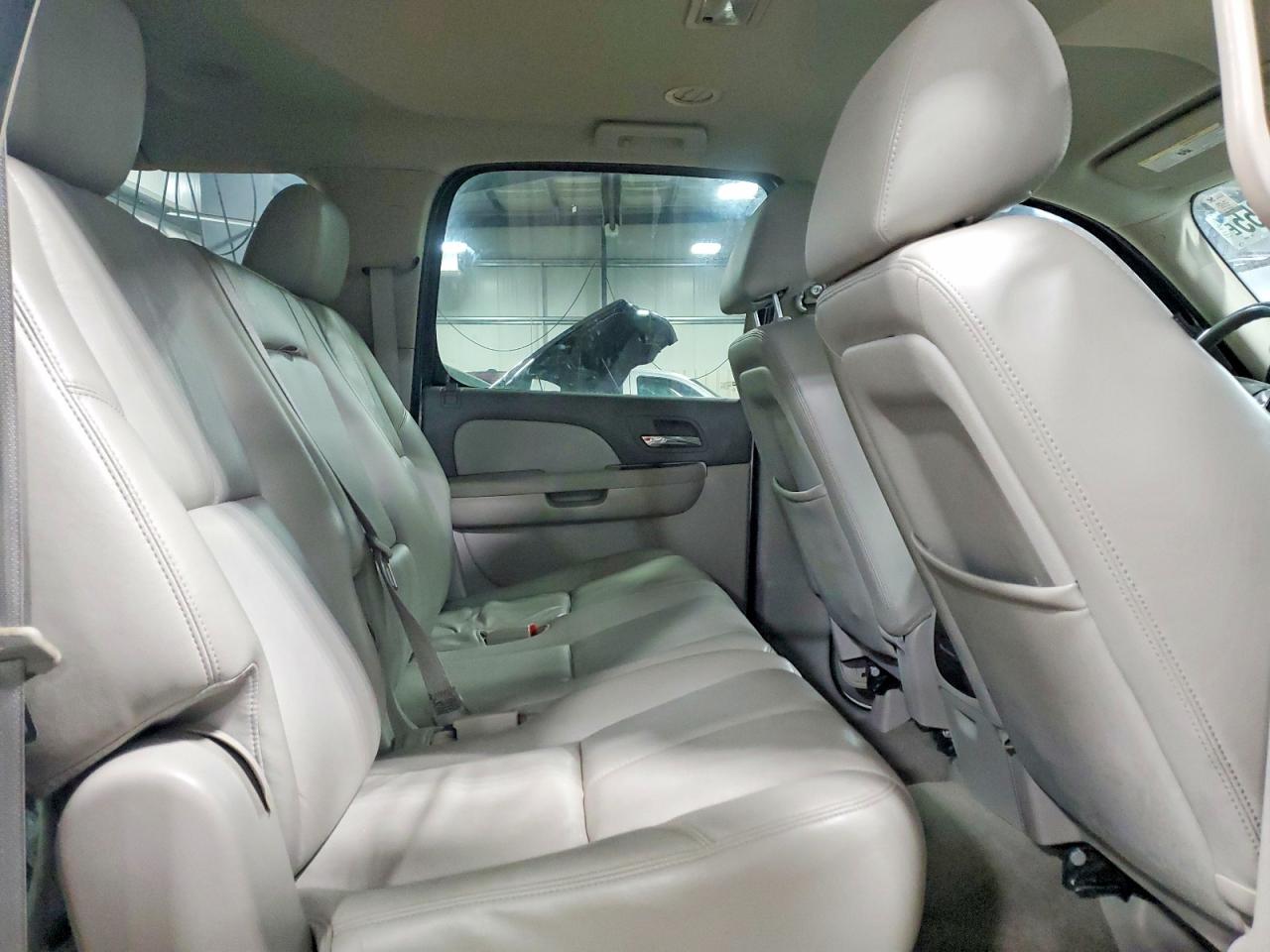2011 CHEVROLET SUBURBAN K1500 LT photo 31