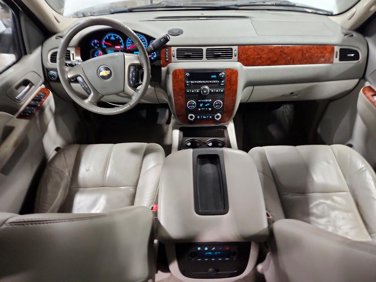 2011 CHEVROLET SUBURBAN K1500 LT photo 22